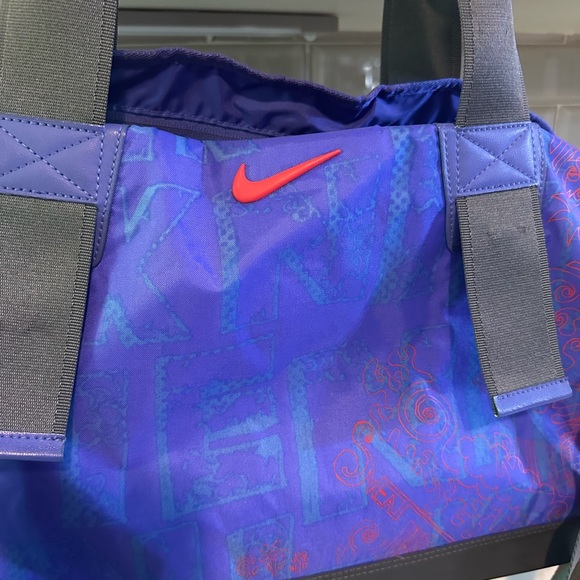 NIKE FAST3R CLASSIC SPORT WORKOUT LIGHTDUFFLE BAG Blue Purple And Red - Picture 3 of 15